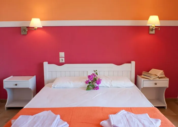 Nikolas Suites